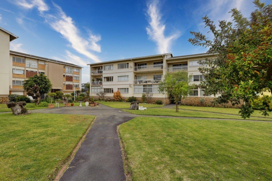 2 Bedroom Property for Sale in Oostersee Western Cape